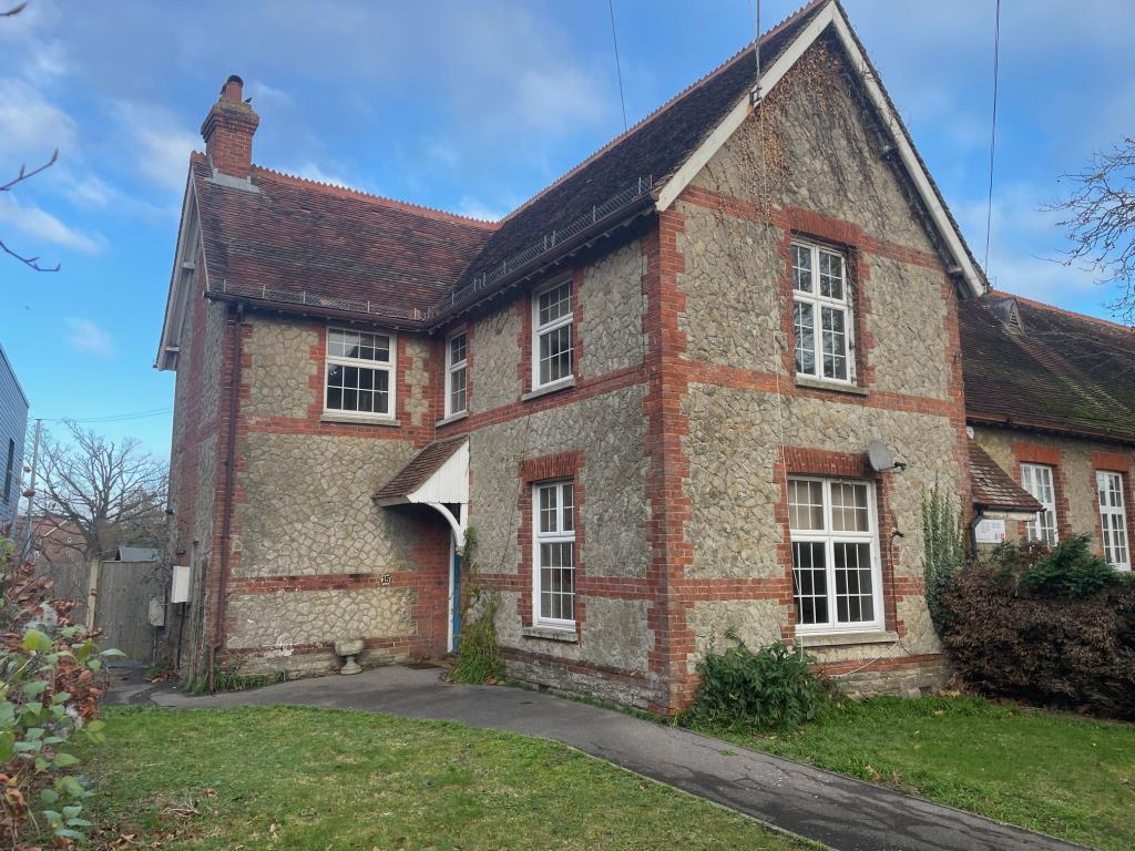 Lot: 64 - ATTRACTIVE THREE-BEDROOM HOUSE FOR IMPROVEMENT - property